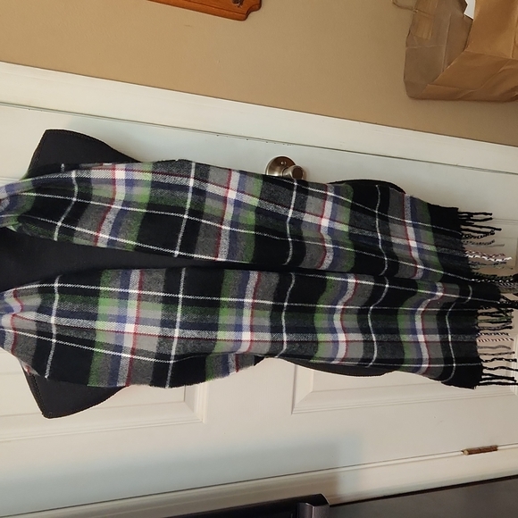 Softer than Cashmere Plaid scarf - Picture 5 of 6